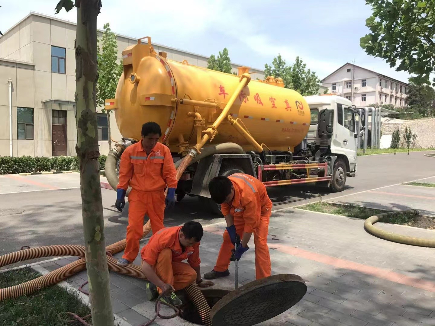 黎母山镇化粪池清理与5-8吨吸粪车施工效率分析